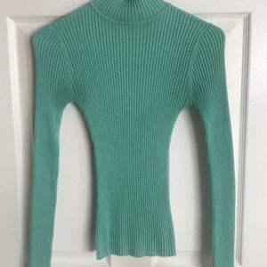 Turtleneck top! Body tight! Cute!
